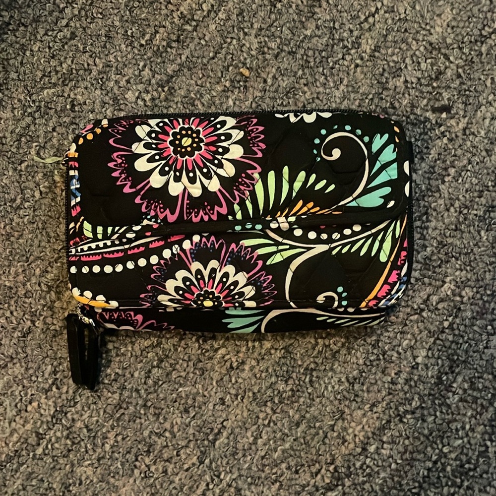 Beautiful, never used Vera Bradley quilted wallet